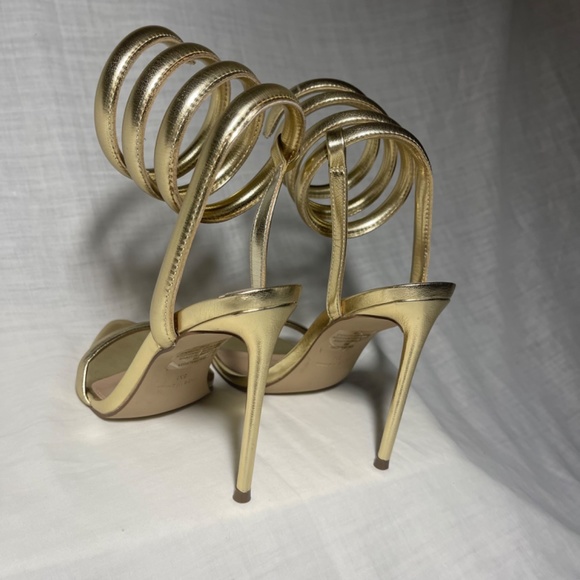 Steve Madden Women's Bali Heeled Sandal, Gold. Wrap around ankle strap. Size 6 - Picture 4 of 8